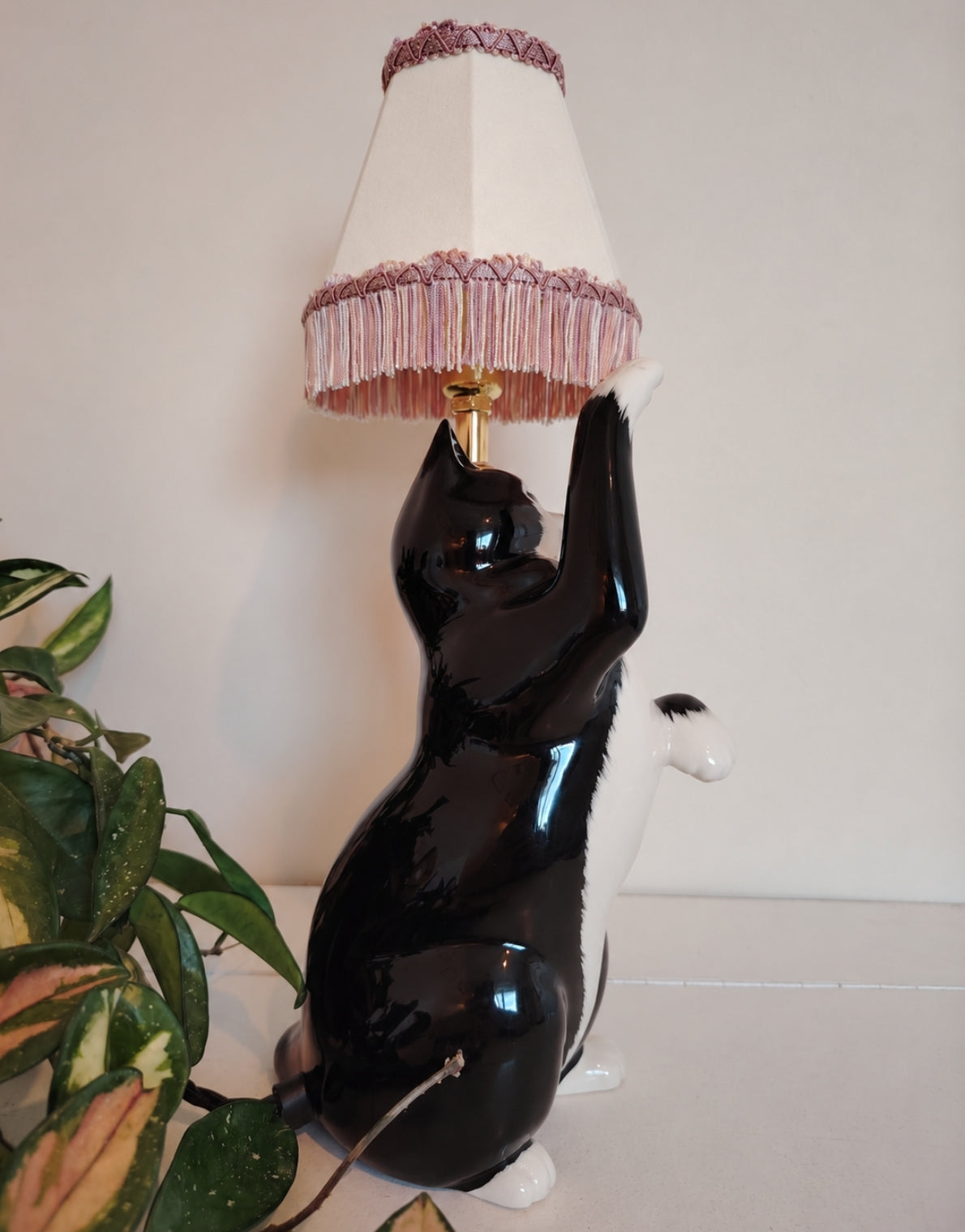 Vintage Reworked Playful Tuxedo Cat Lamp 🐈‍⬛