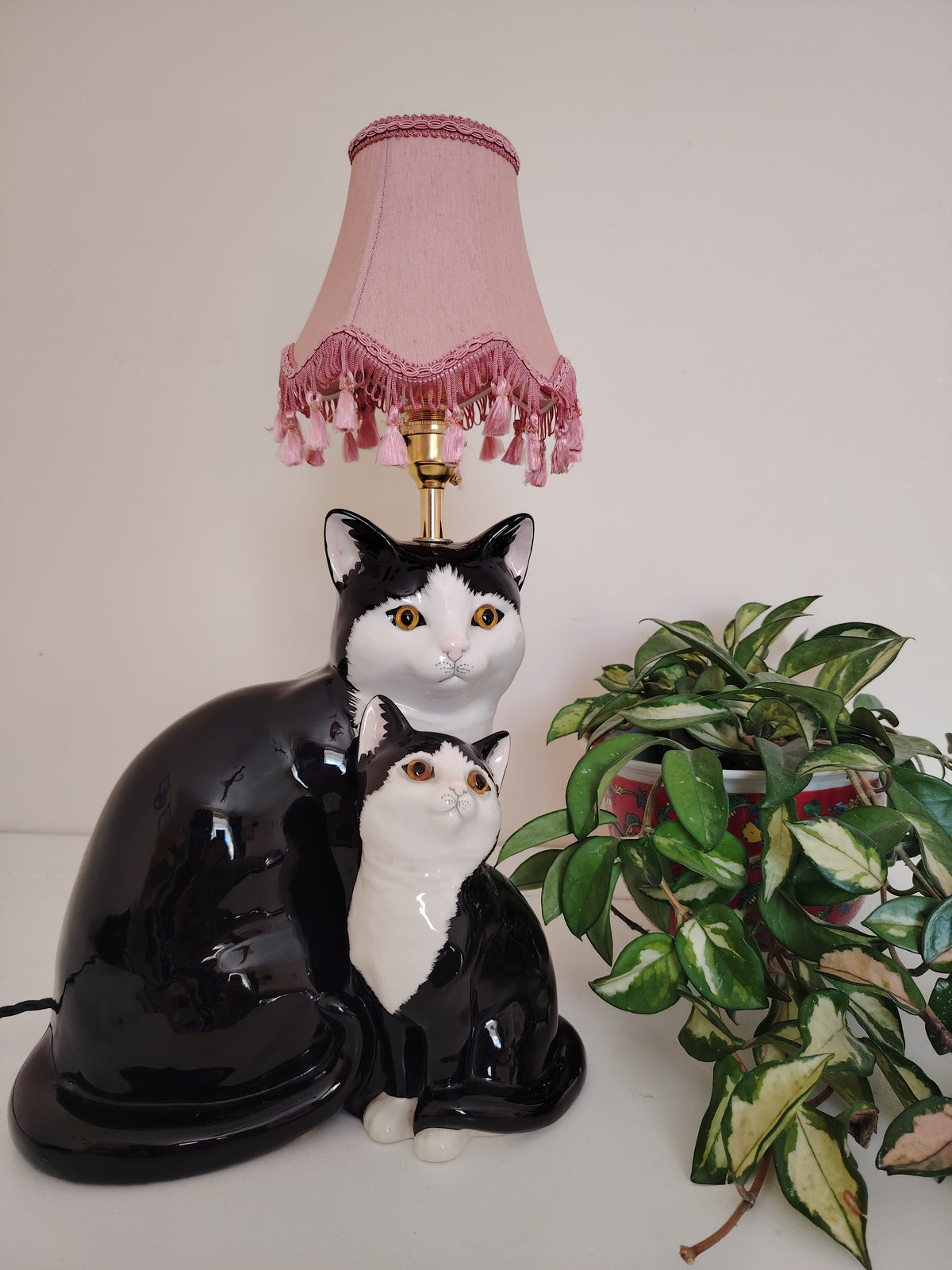 Large Vintage Reworked Tuxedo Cat and Kitten Lamp 💕