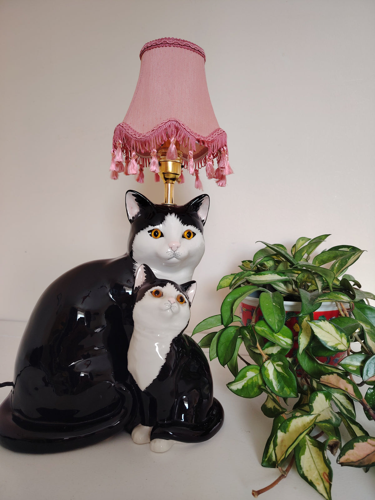 Large Vintage Reworked Tuxedo Cat and Kitten Lamp 💕