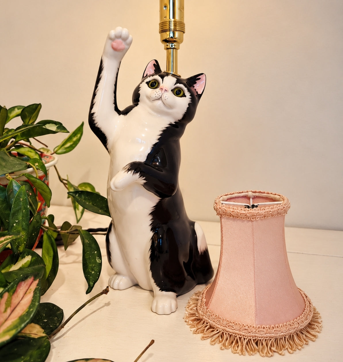 Vintage Reworked Playful Tuxedo Cat Lamp 🐈‍⬛