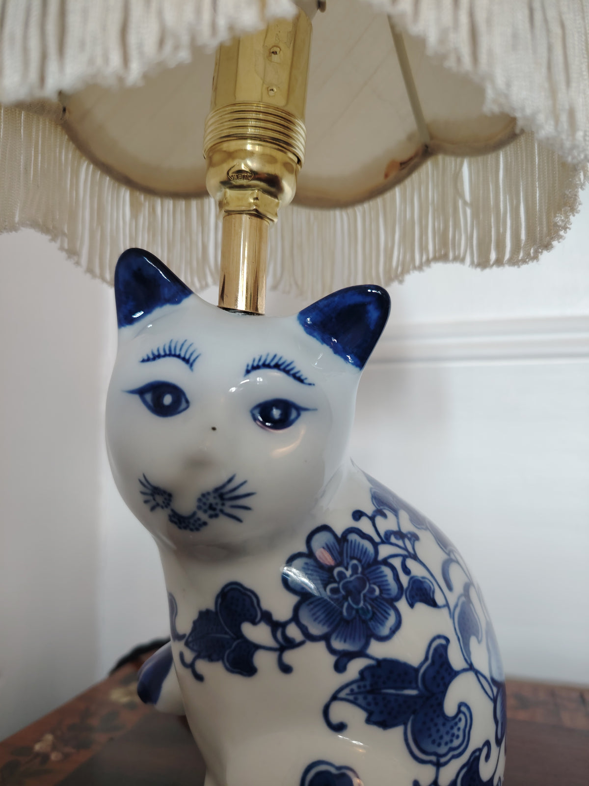 Small Reworked Vintage Floral Cat Lamp 💙