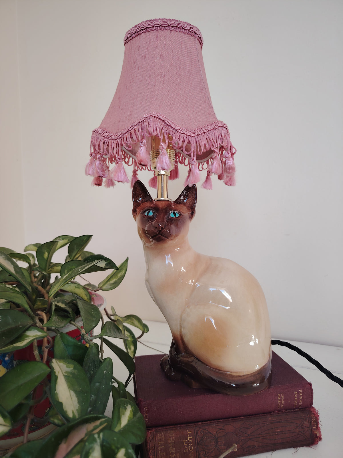 Vintage Reworked Siamese Cat Lamp 💕