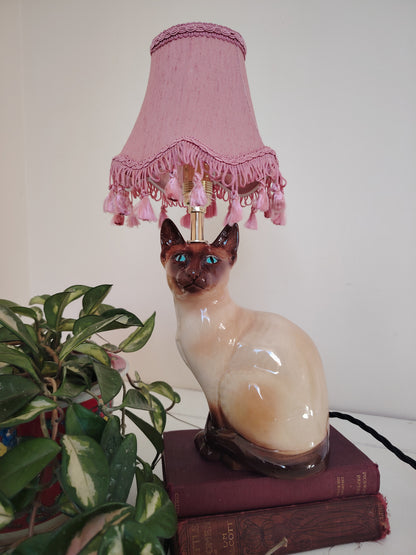 Vintage Reworked Siamese Cat Lamp 💕