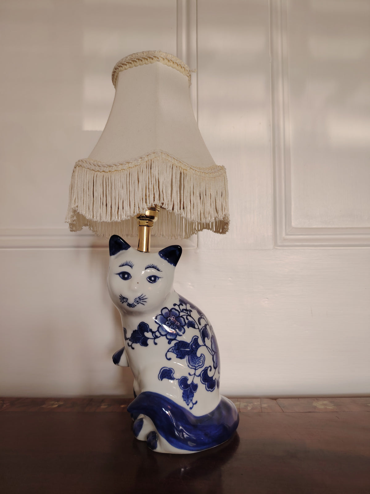 Small Reworked Vintage Floral Cat Lamp 💙