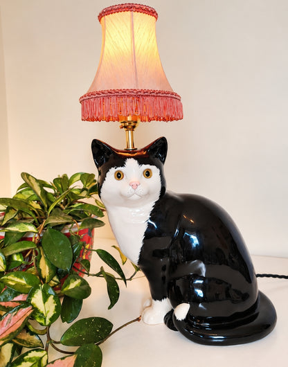Large Vintage Reworked Tuxedo Cat Lamp 💕