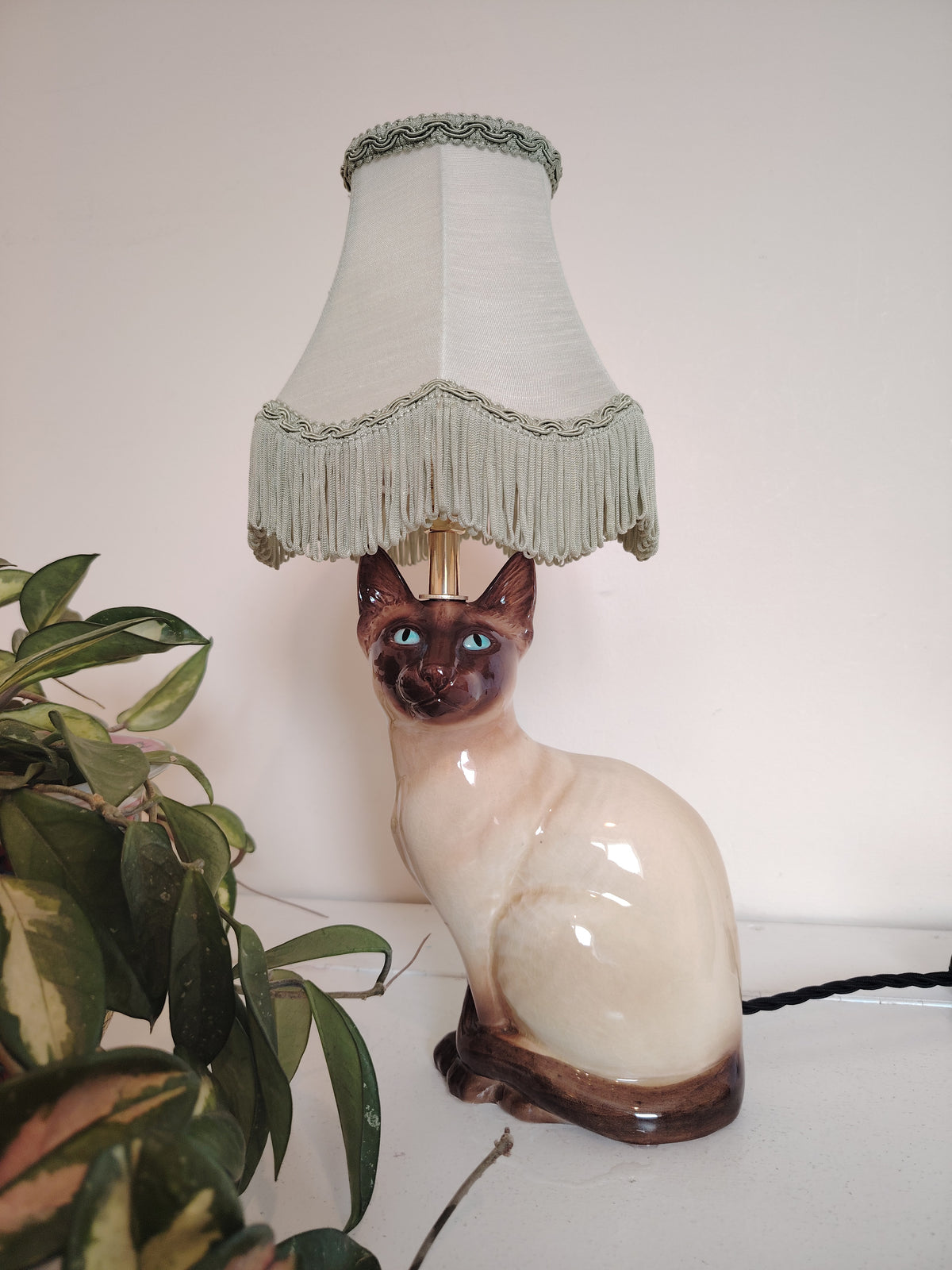 Vintage Reworked Siamese Cat Lamp 🩵