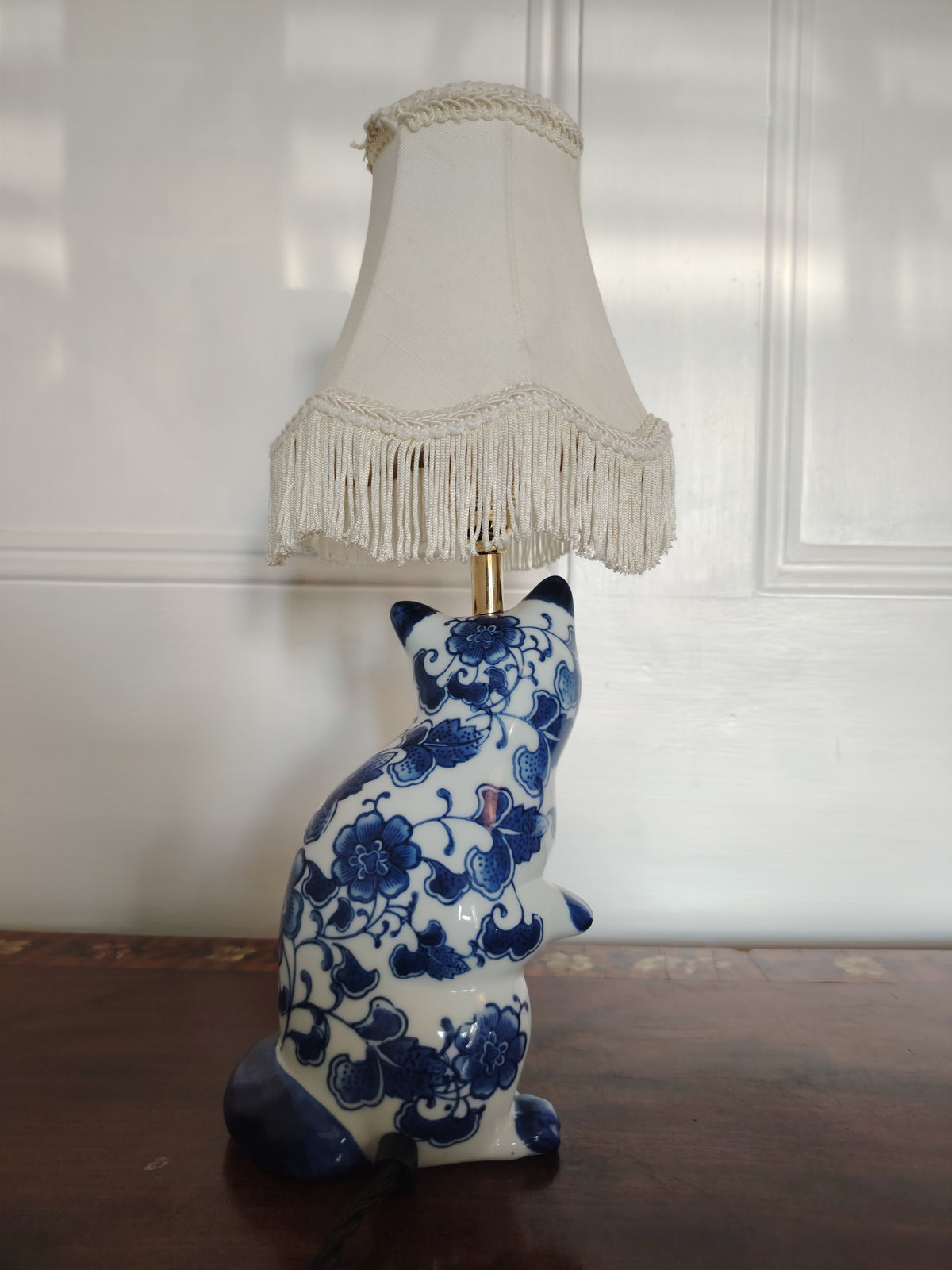 Small Reworked Vintage Floral Cat Lamp 💙