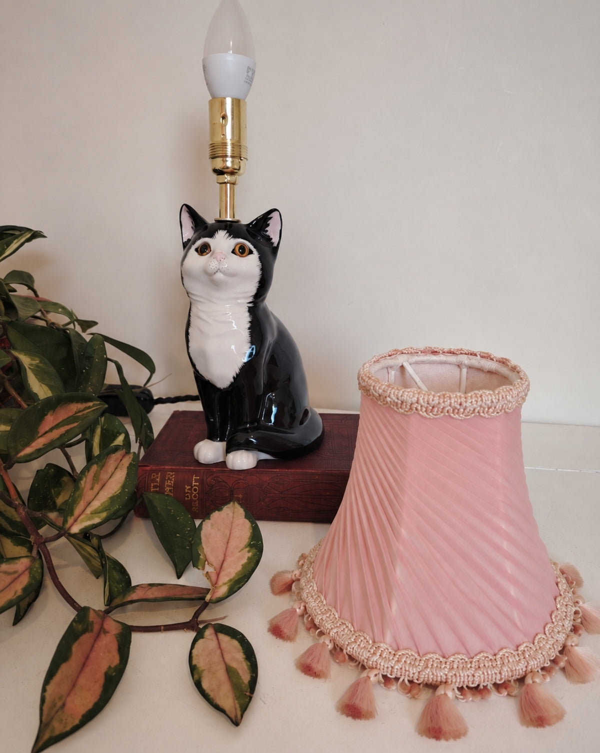Vintage Reworked Small Tuxedo Cat Lamp 🐈‍⬛ 💕