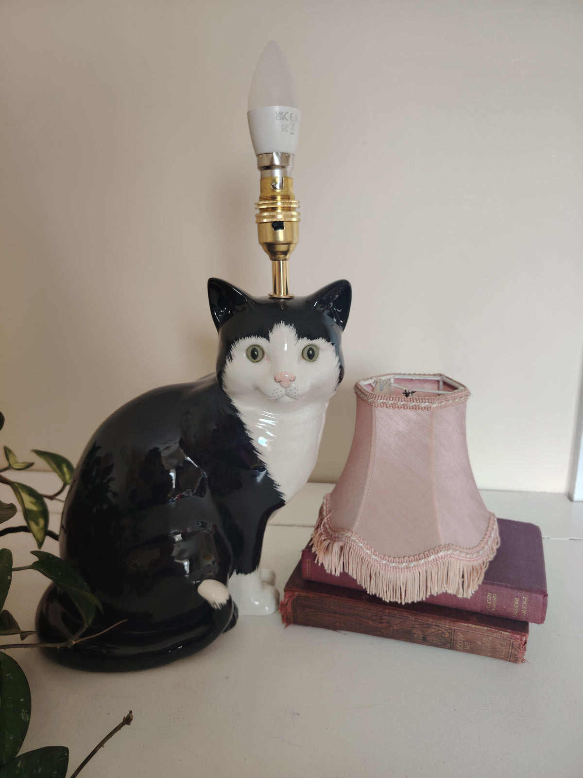 Large Vintage Reworked Tuxedo Cat Lamp 💕