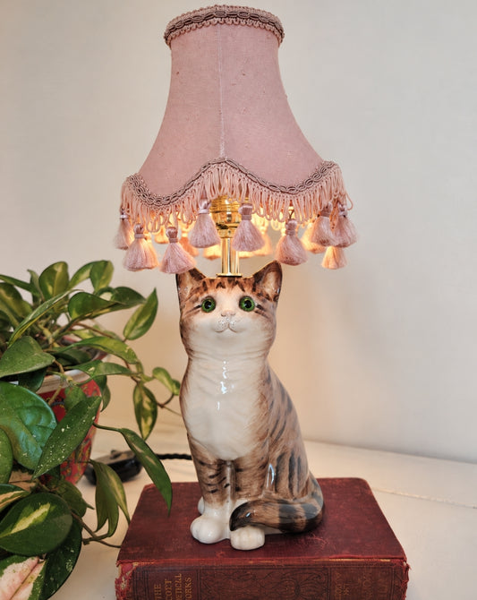 Vintage Reworked Small Tabby Cat Lamp 💚
