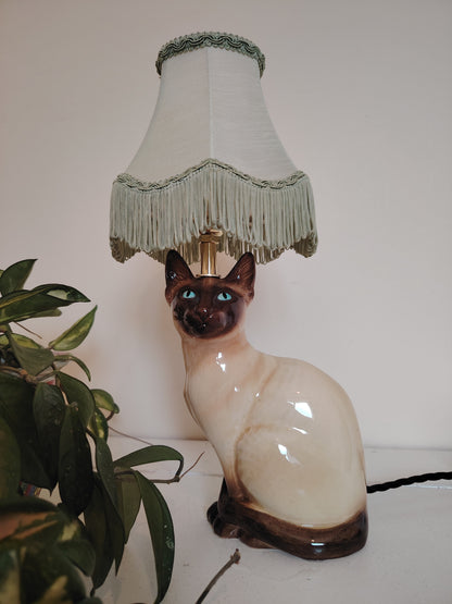 Vintage Reworked Siamese Cat Lamp 🩵