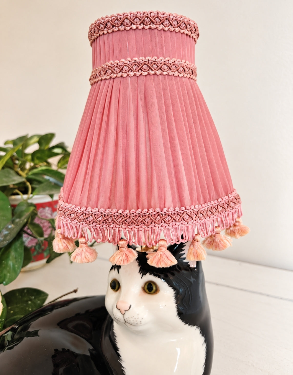 Large Vintage Reworked Lying Down Tuxedo Cat Lamp 💕
