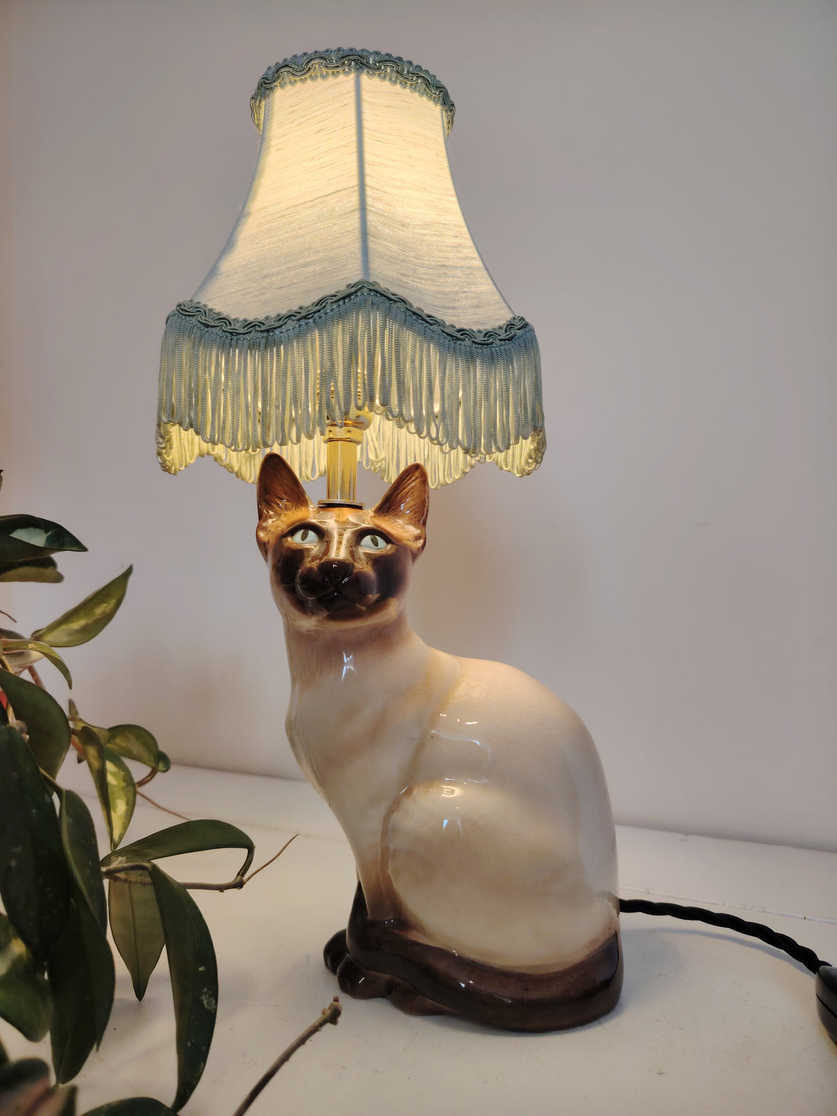 Vintage Reworked Siamese Cat Lamp 🩵