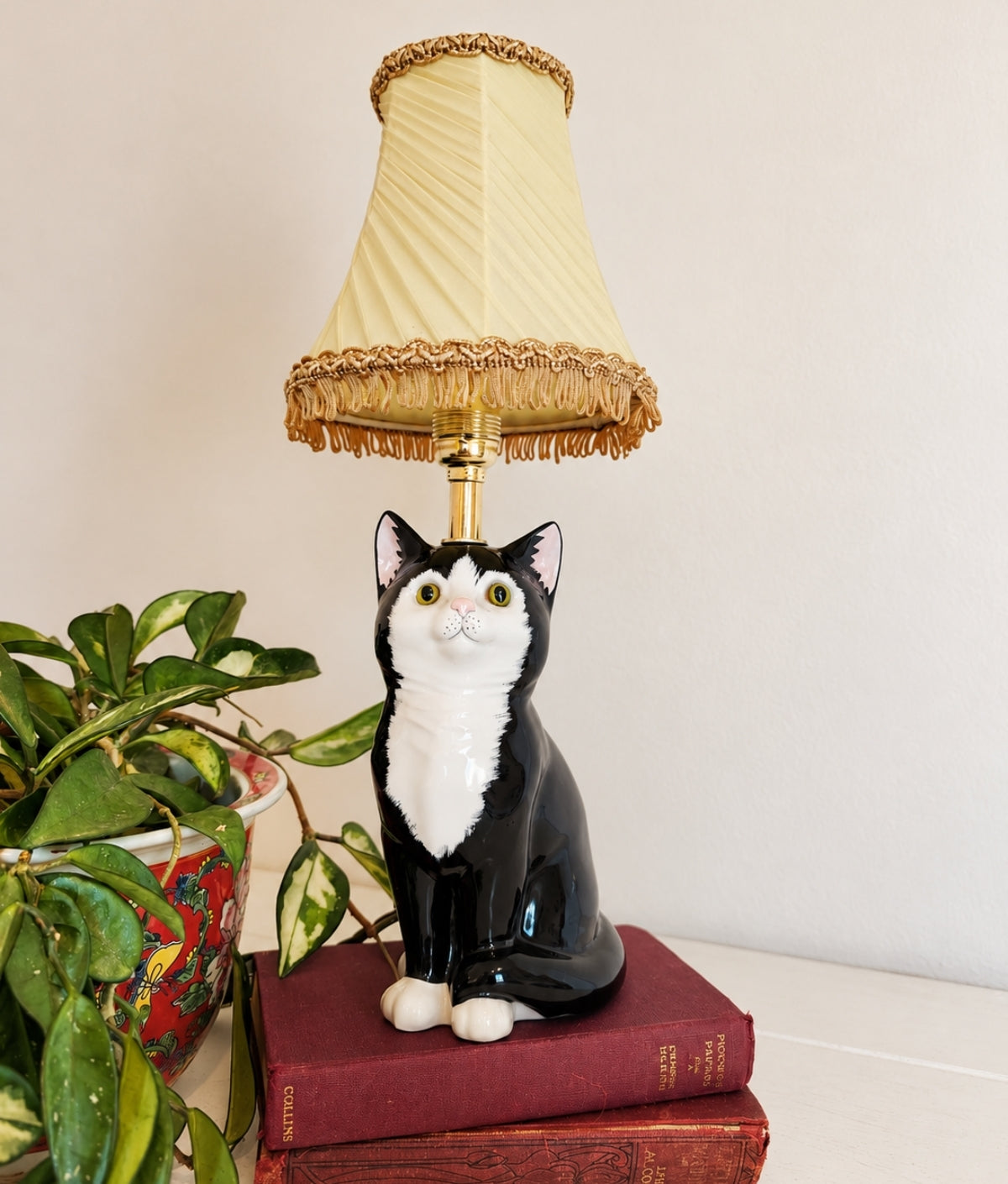 Vintage Reworked Small Tuxedo Cat Lamp 🐈‍⬛✨