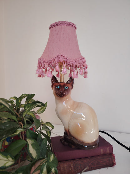 Vintage Reworked Siamese Cat Lamp 💕