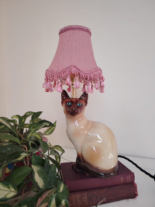 Vintage Reworked Siamese Cat Lamp 💕