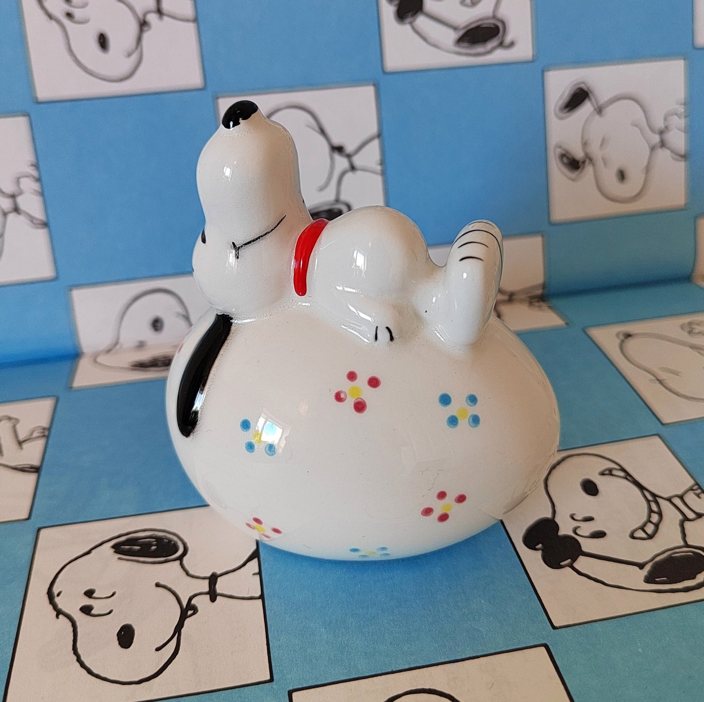 Rare Snoopy on an egg mini money box