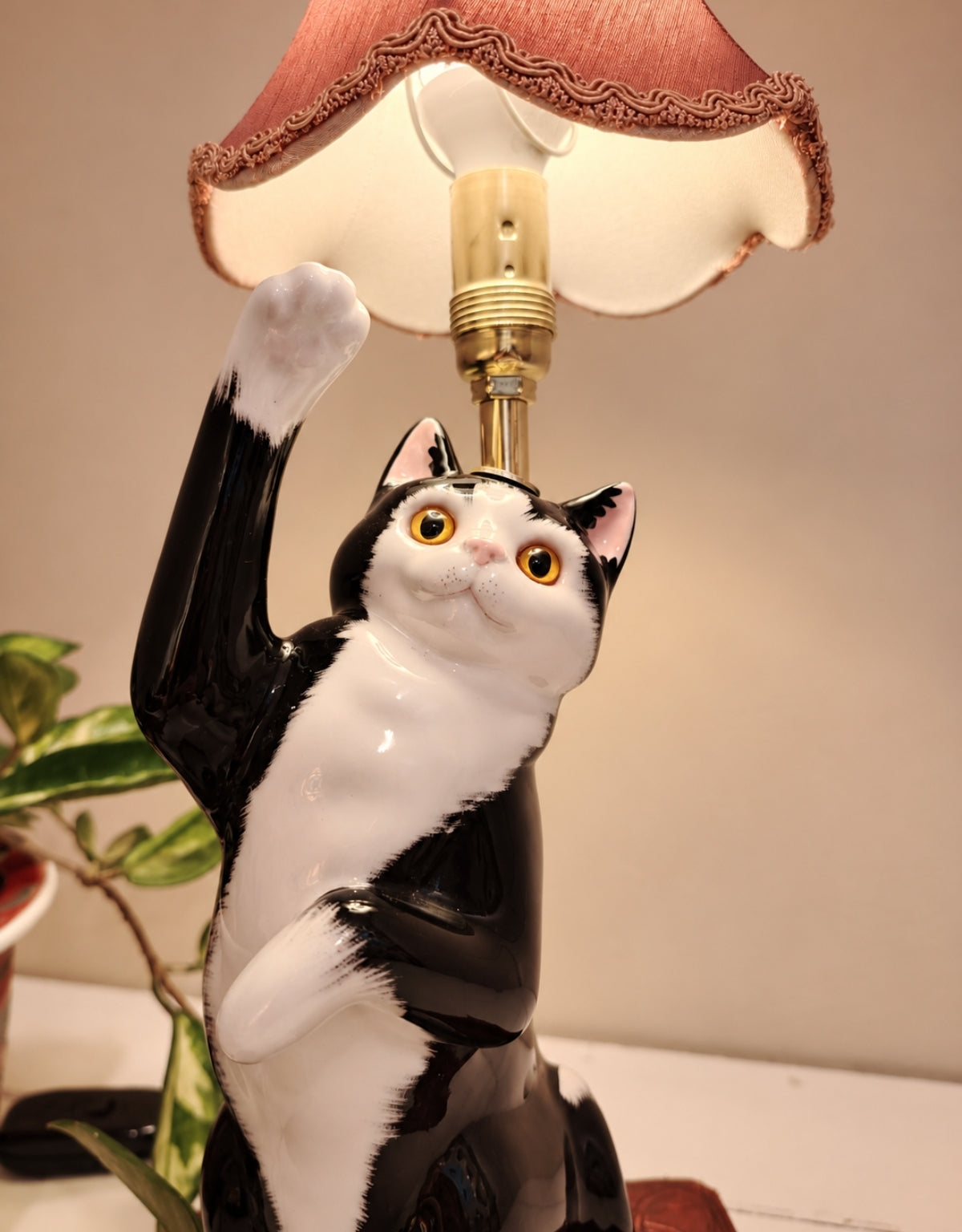 Vintage Reworked Playful Tuxedo Cat Lamp 🐈‍⬛