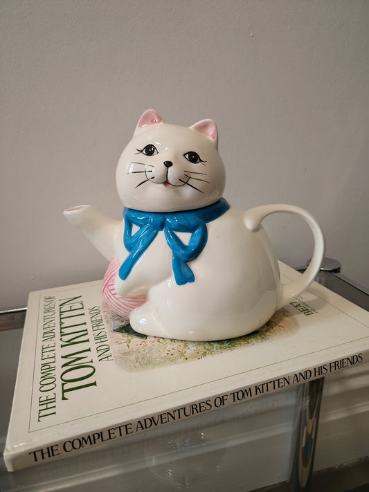 Vintage White Cat Teapot