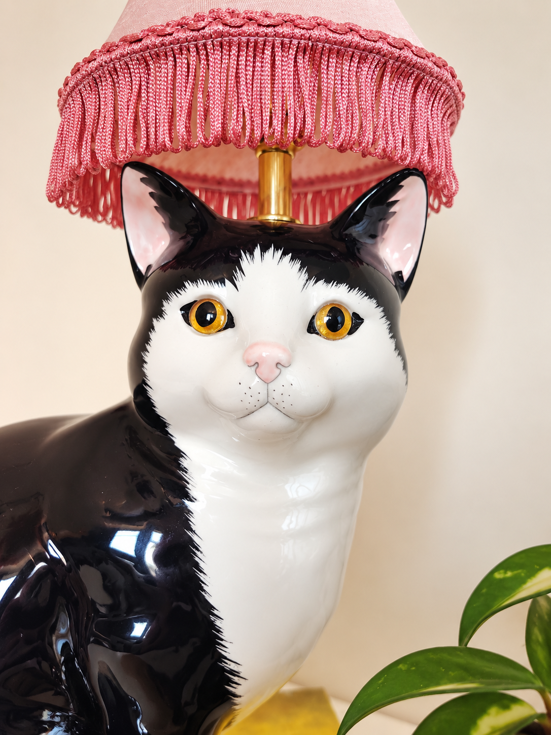 Large Vintage Reworked Tuxedo Cat Lamp 💕