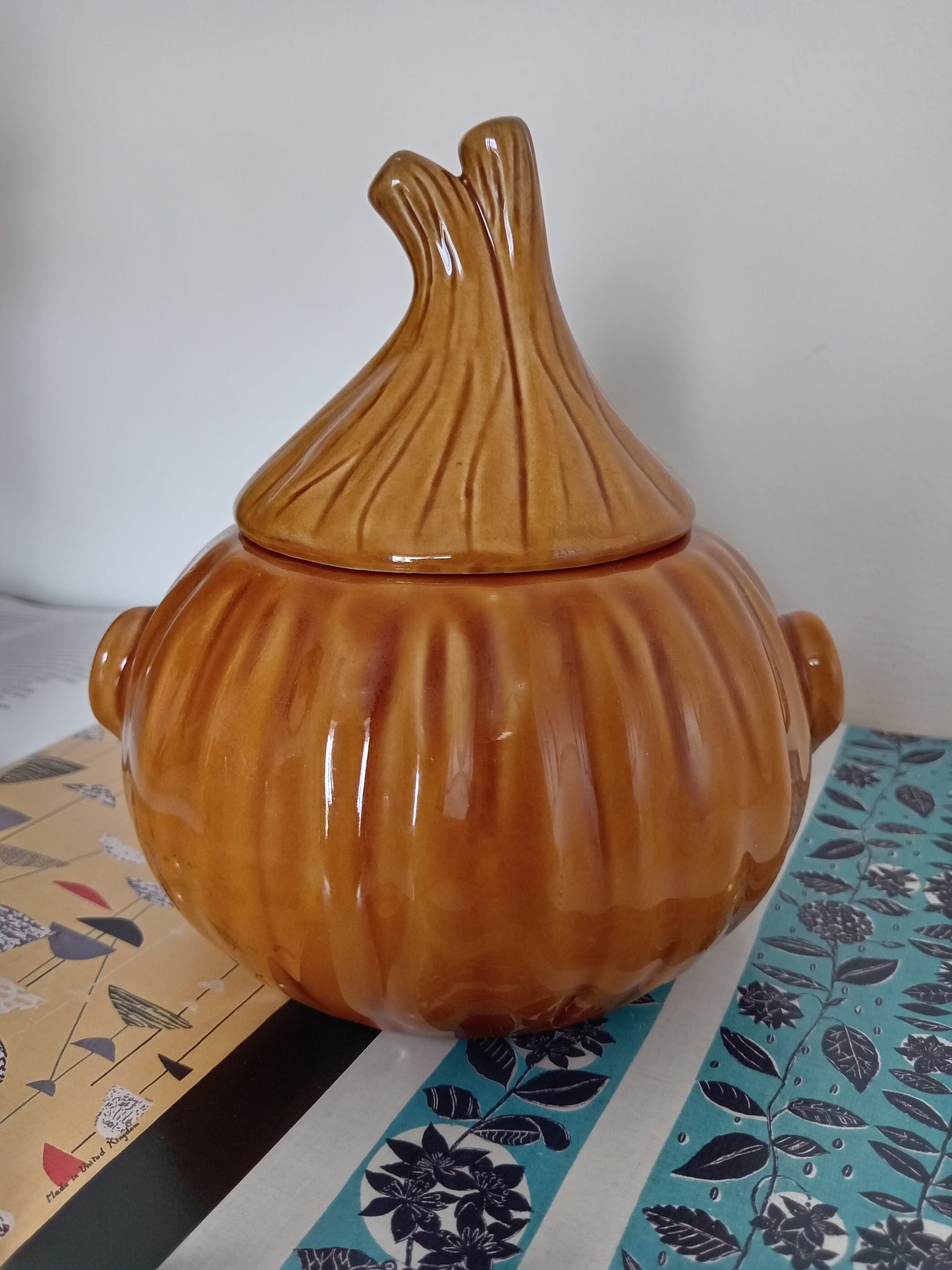 Vintage Crying Onion face pot