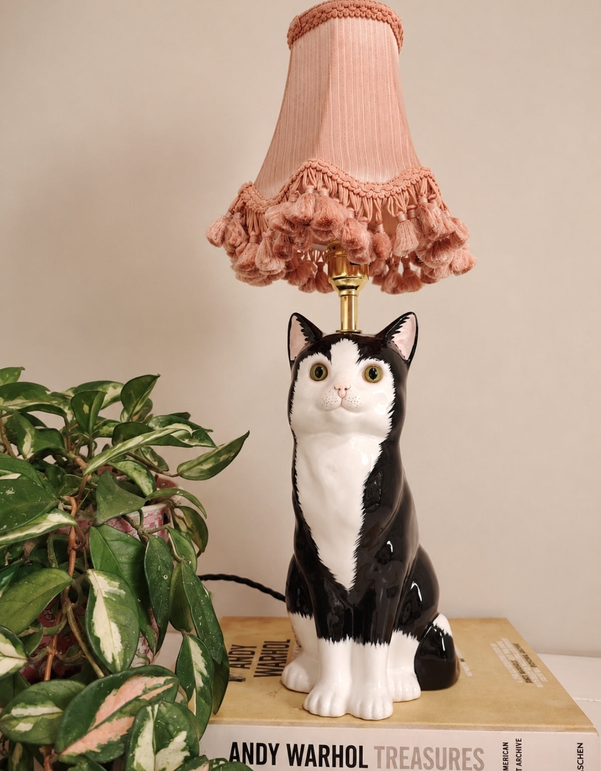Large Vintage Reworked Tuxedo Cat Lamp 💕
