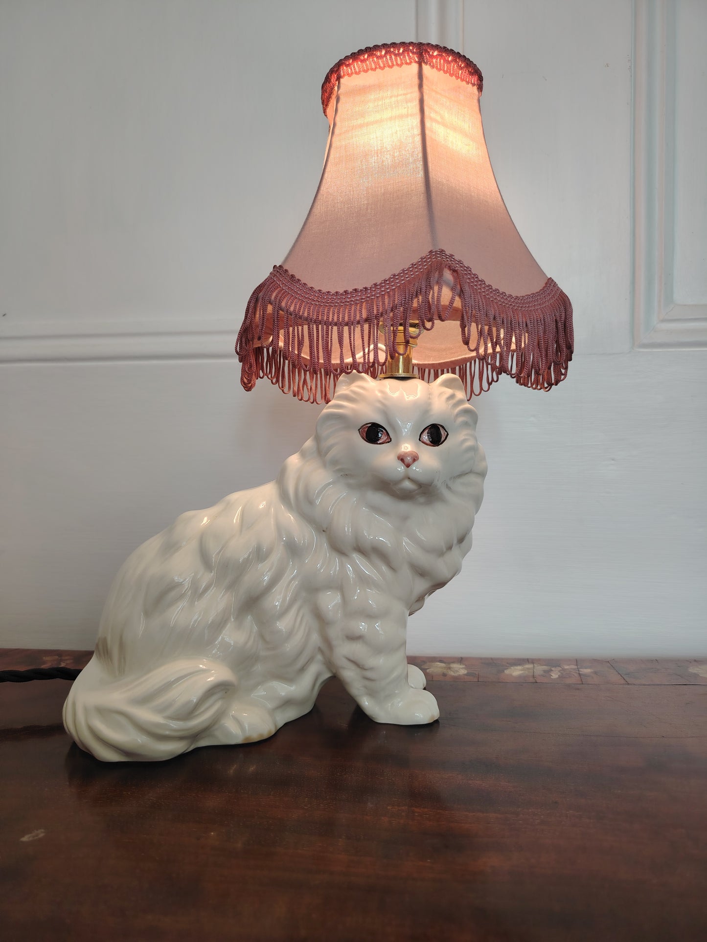 Vintage Reworked White Fluffy Ceramic Cat Lamp