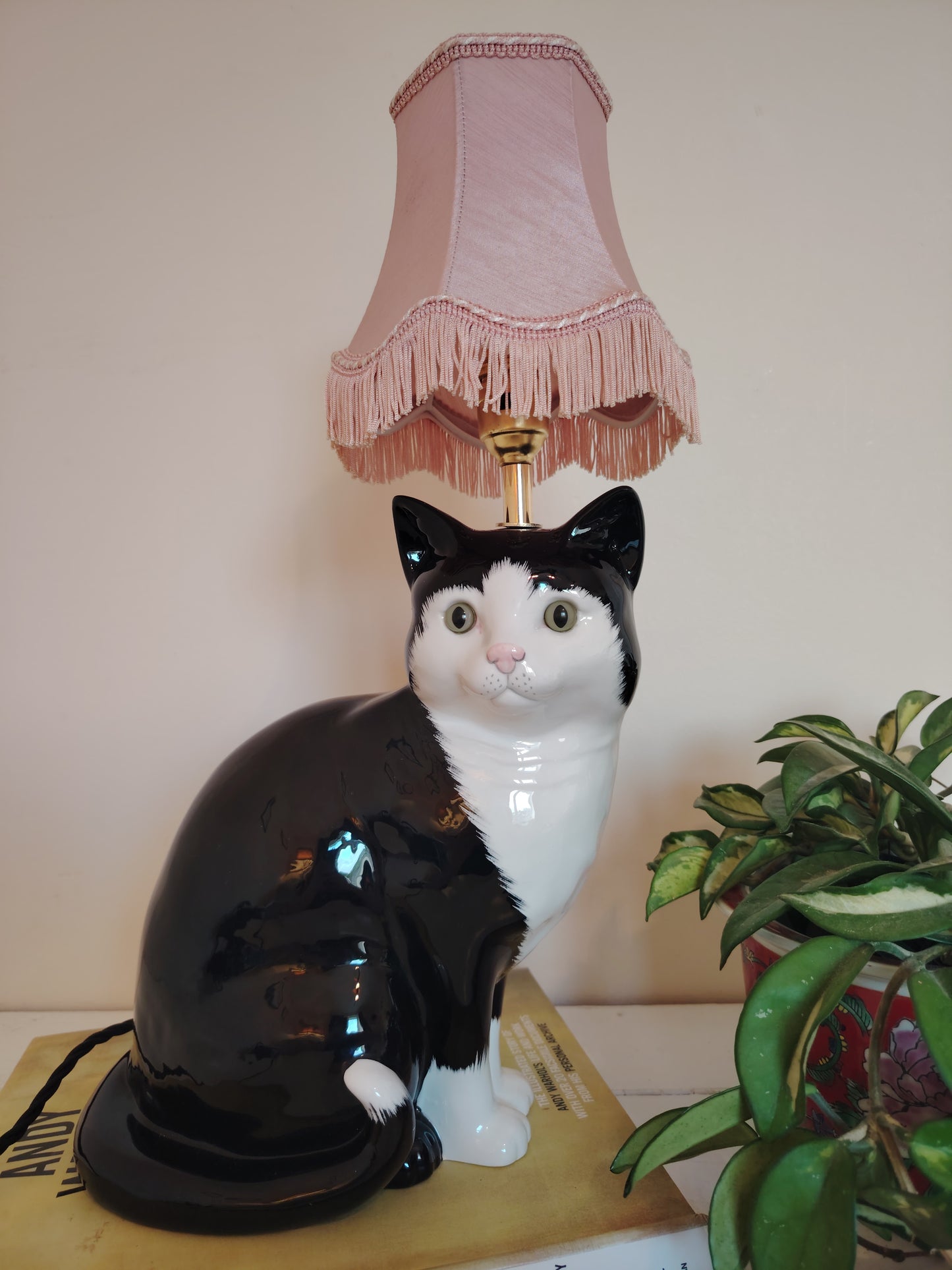 Large Vintage Reworked Tuxedo Cat Lamp 💕