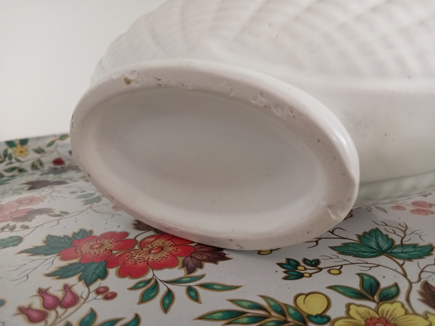 Vintage Shell design mantle vase