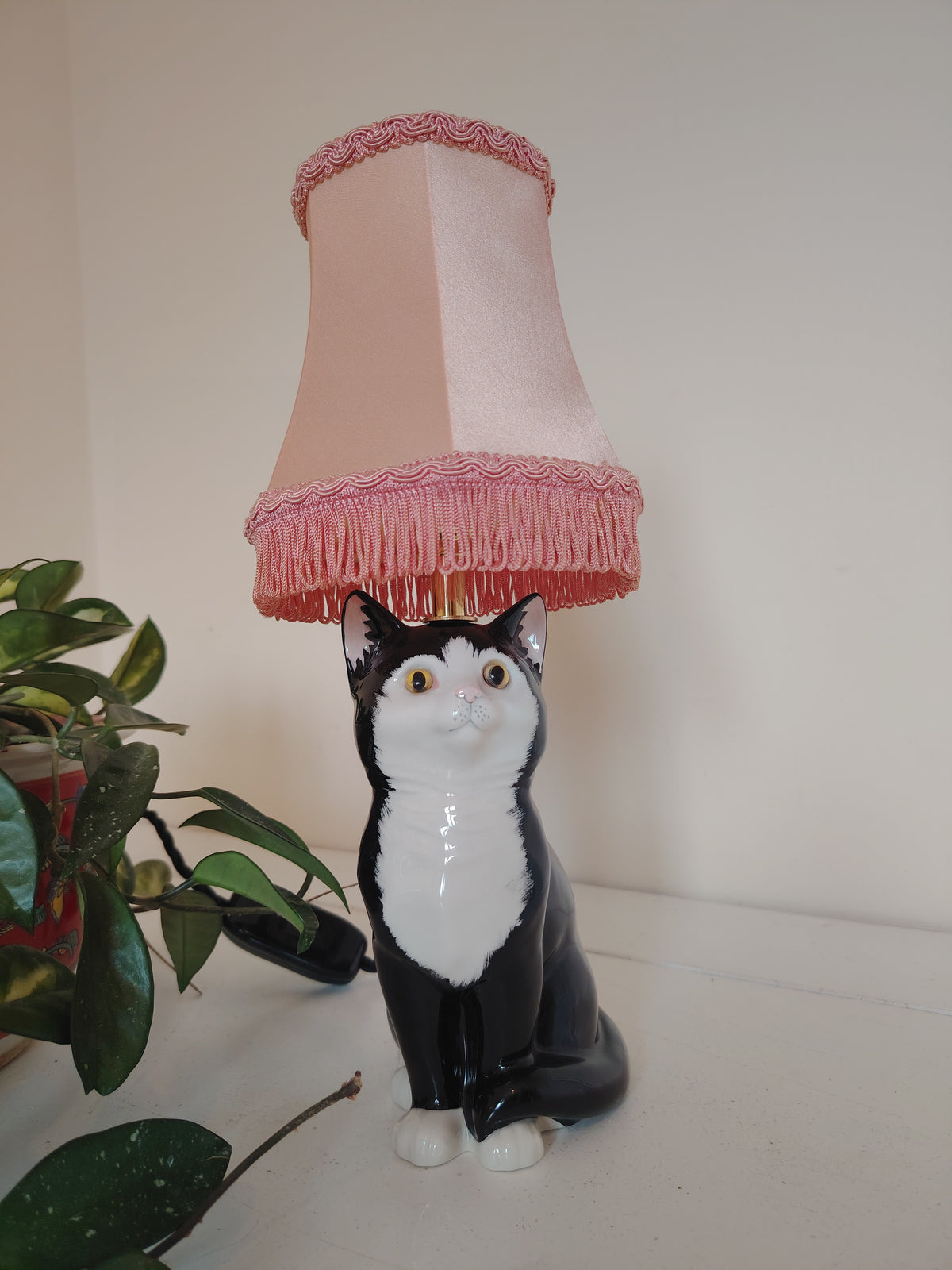 Vintage Reworked Small Tuxedo Kitten Lamp 🐈‍⬛💡