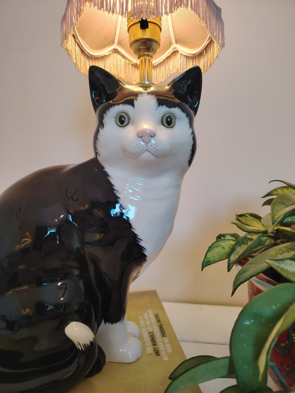 Large Vintage Reworked Tuxedo Cat Lamp 💕