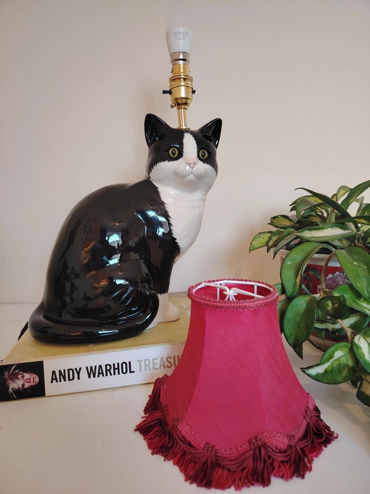 Large Vintage Reworked Tuxedo Cat Lamp ❤️