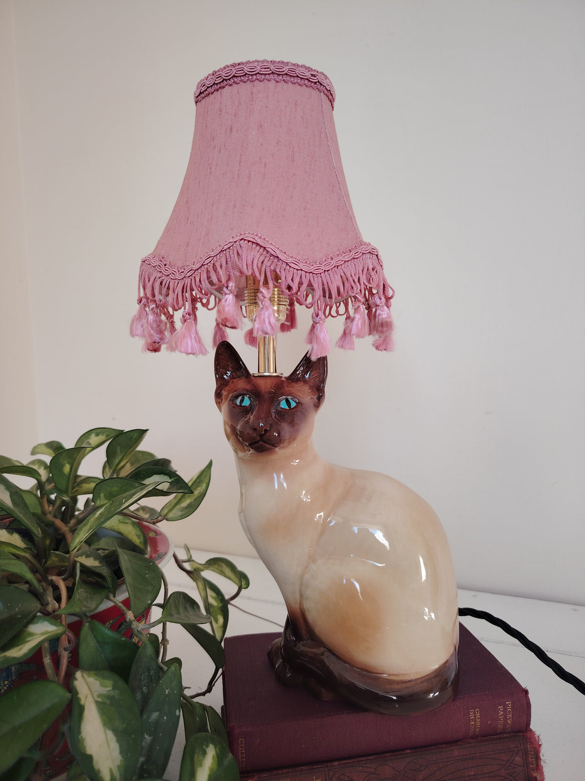 Vintage Reworked Siamese Cat Lamp 💕