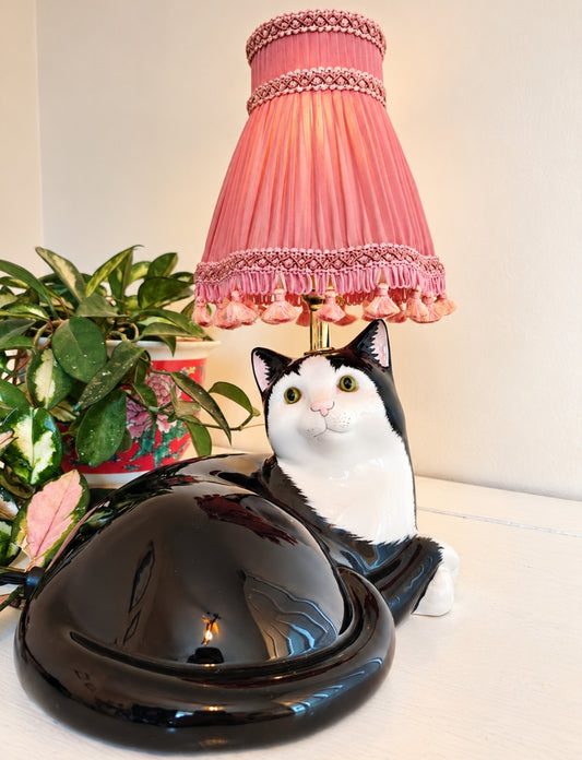 Large Vintage Reworked Lying Down Tuxedo Cat Lamp 💕