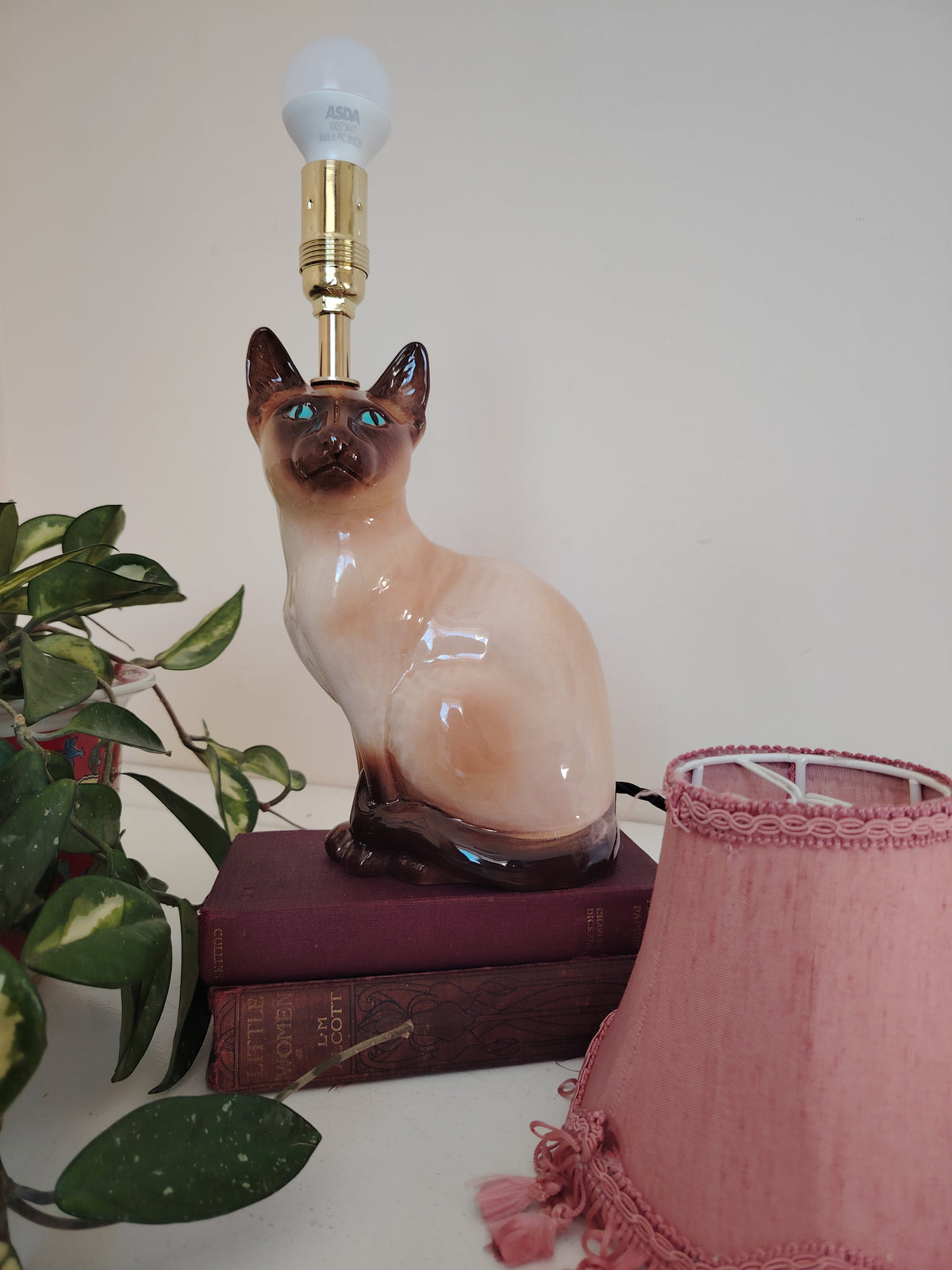Vintage Reworked Siamese Cat Lamp 💕