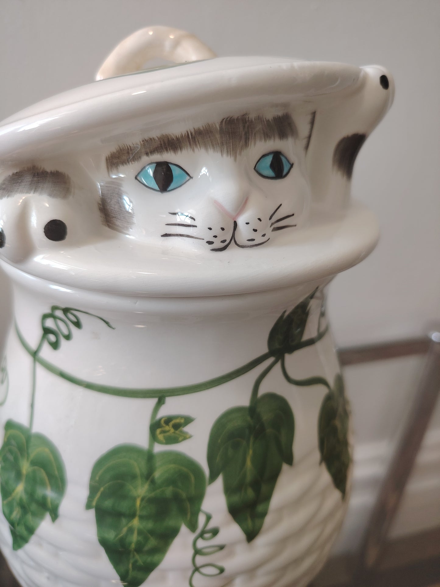 Vintage Peeping Kitten Cookie Jar