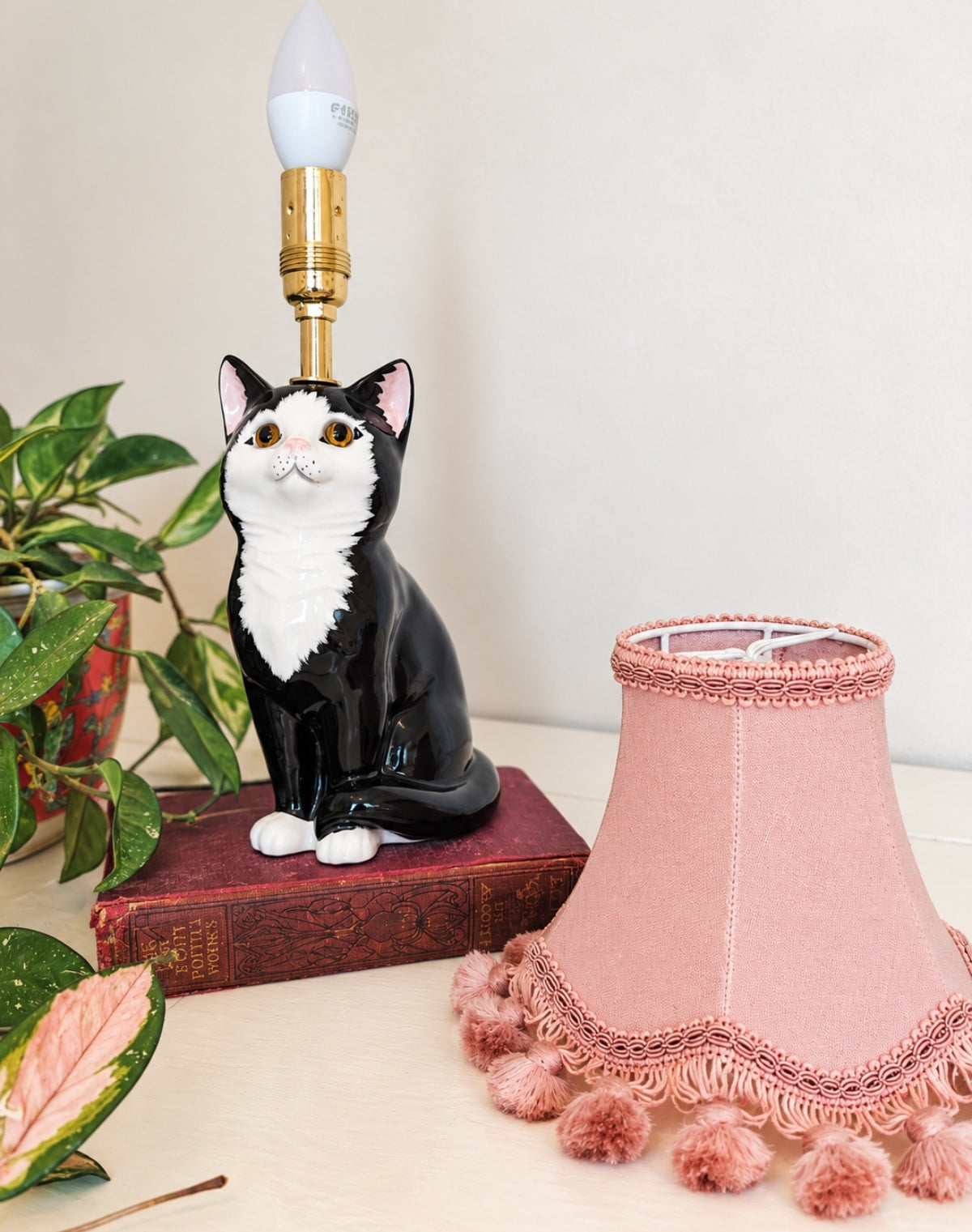 Vintage Reworked Small Tuxedo Cat Lamp 🐈‍⬛ 💕
