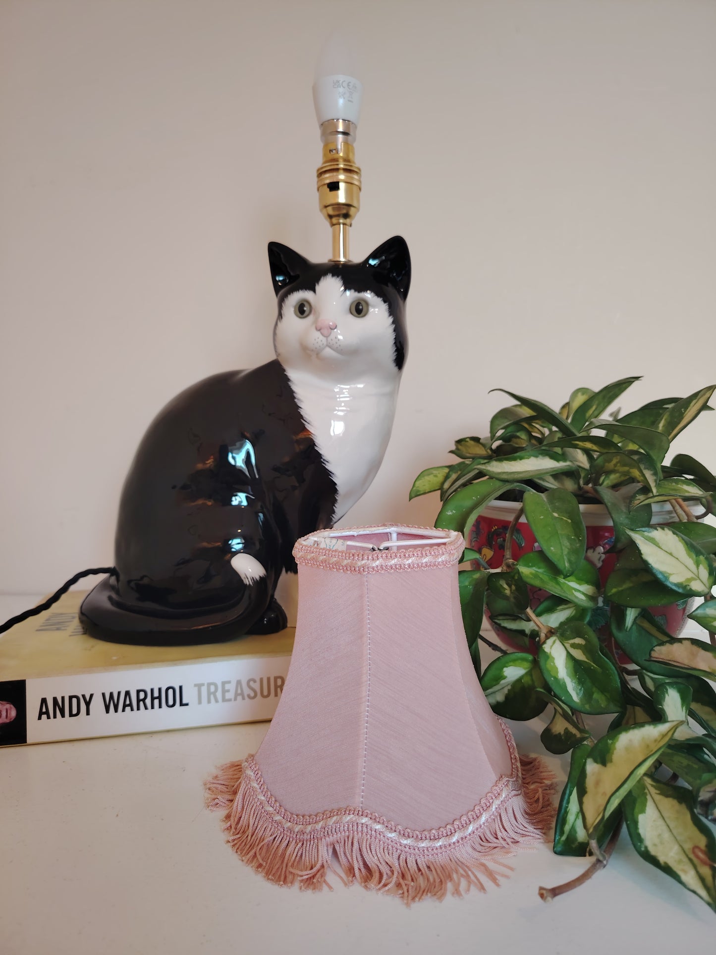 Large Vintage Reworked Tuxedo Cat Lamp 💕