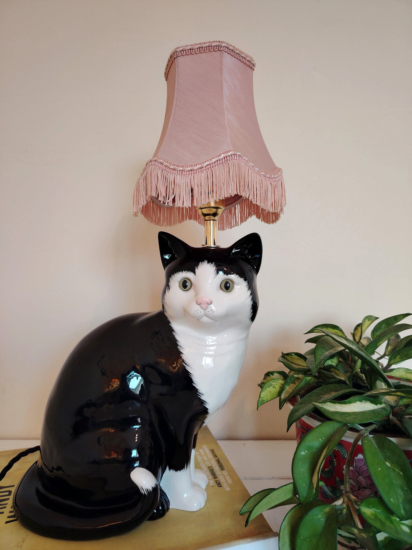 Large Vintage Reworked Tuxedo Cat Lamp 💕