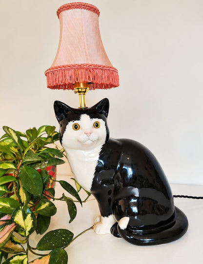 Large Vintage Reworked Tuxedo Cat Lamp 💕