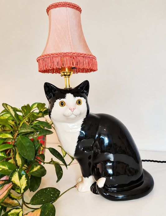 Large Vintage Reworked Tuxedo Cat Lamp 💕