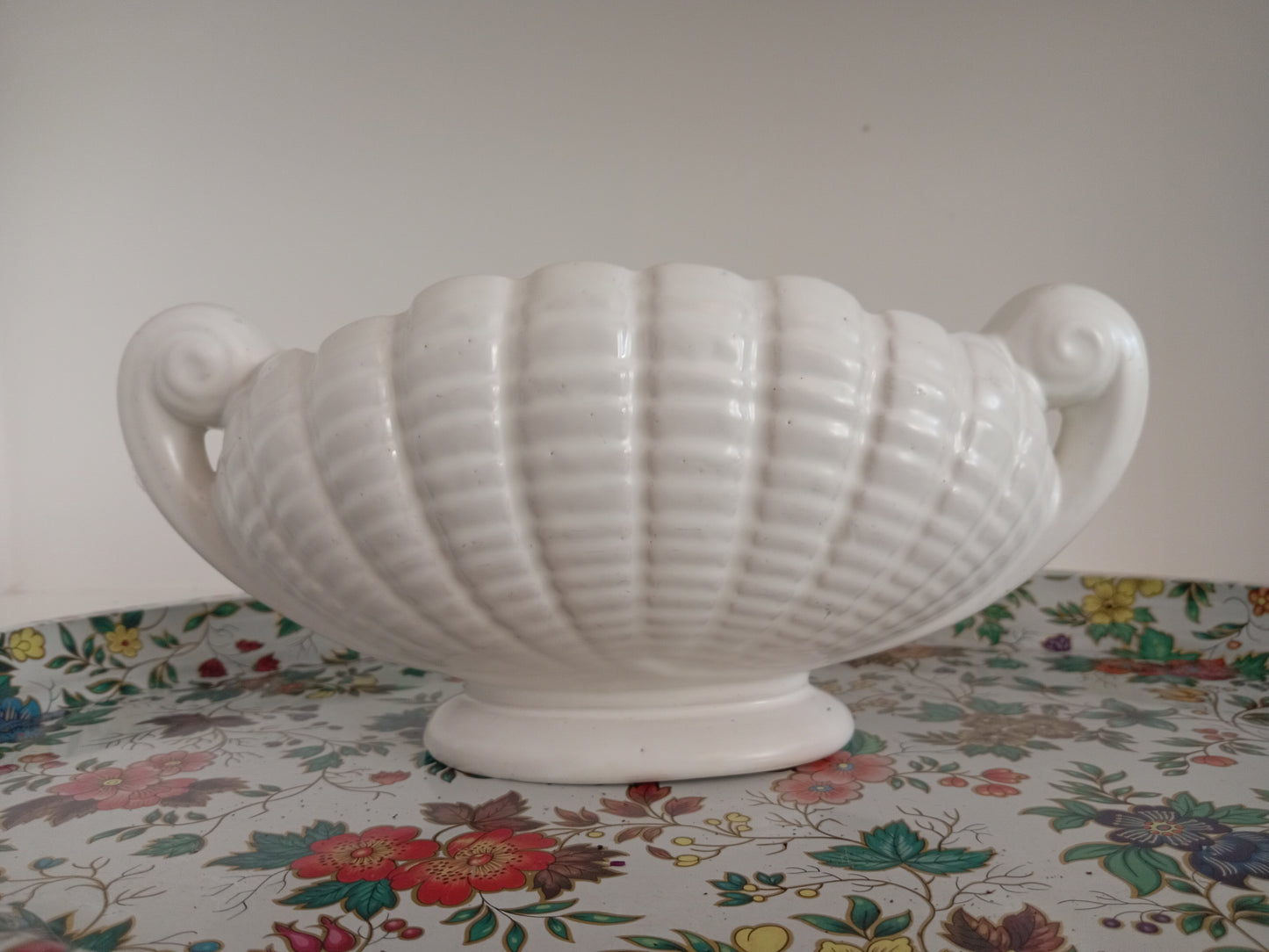 Vintage Shell design mantle vase