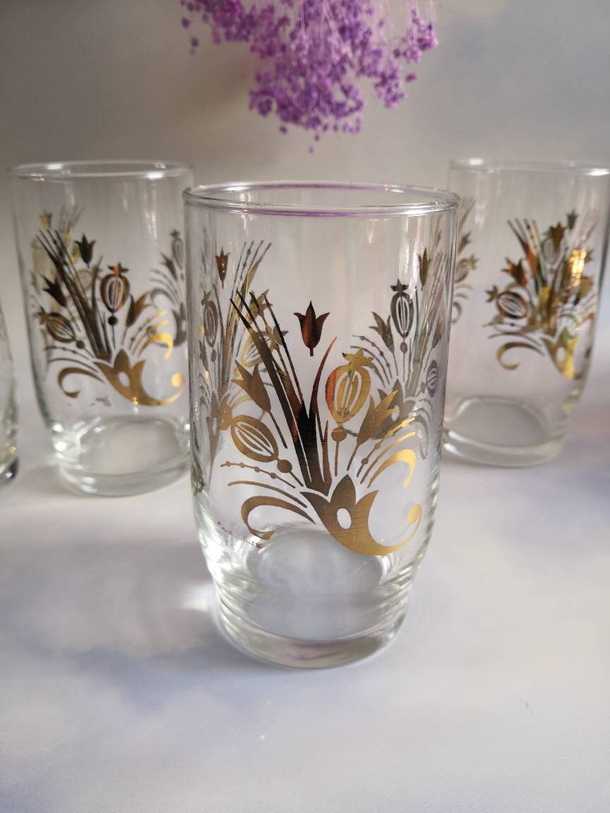 Set of 4 1950's drinking glasses with gold flower bouquet design