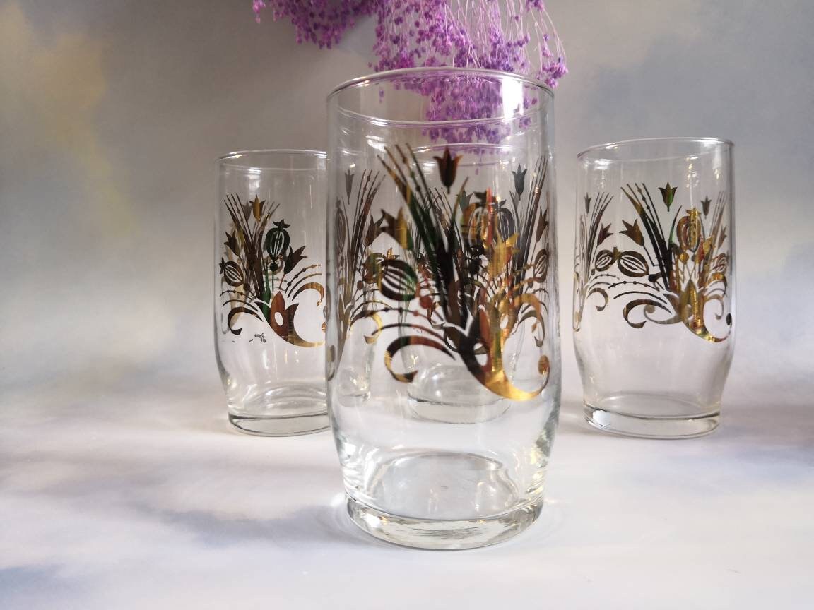 Set of 4 1950's drinking glasses with gold flower bouquet design